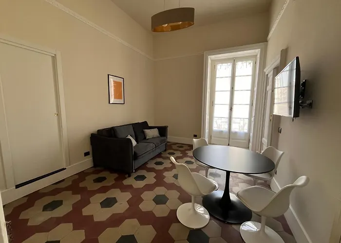 Voglia 'e Turnà 4* Naples